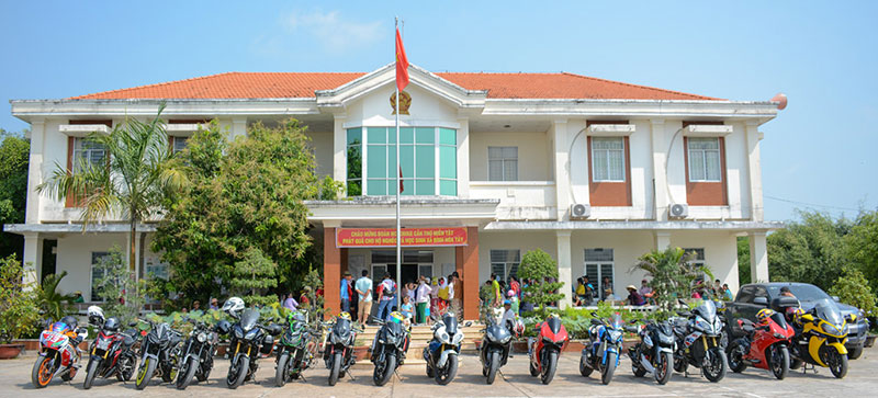 Dàn môtô đắt tiền xuất hiện tại huyện biên giới tỉnh Long An